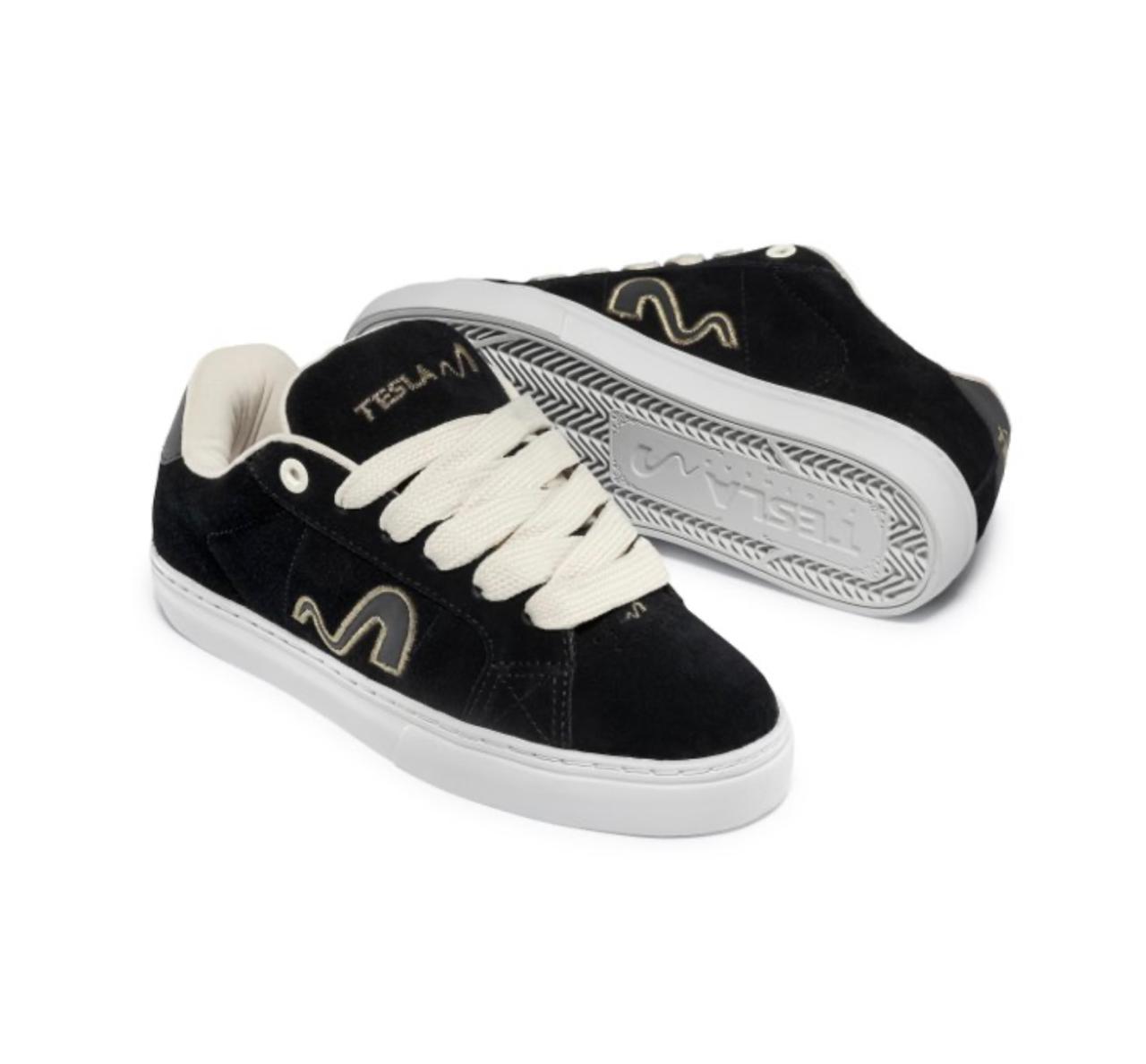 TENIS TESLA HERTZ BLACK GOLD FAT LACE