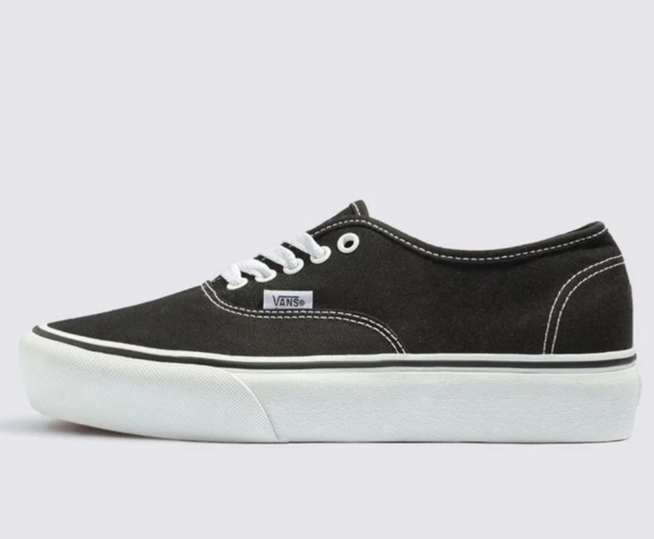 TENIS VANS AUTHENTIC BLACK WHITE PLATAFORM